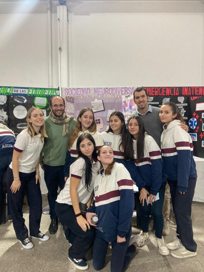 ALUMNAS DE NECOCHEA PRESENTARON TRABAJO SOBRE DISCAPACIDAD EN FERIA REGIONAL DE CIENCIA DE TANDIL