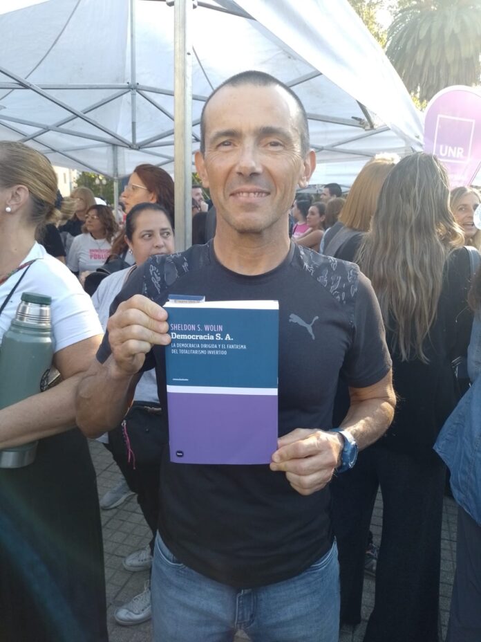 DIEGO BELTRAN, DOCENTE UNIVERSITARIO: «EL CONOCIMIENTO ES UN BIEN PÚBLICO»