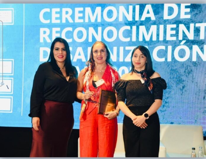 AGUAS CAP RECIBE RECONOCIMIENTO INTERNACIONAL EN LA 7a CONFERENCIA DESALINIZACIÓN
