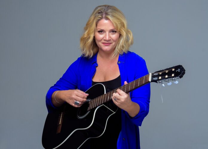 ANABELLA ZOCH: “EN LAS CRISIS SE ESCRIBEN MÁS CANCIONES”